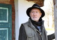 Sturm der Liebe – ARD STURM DER LIEBE FOLGE 1309 Uhr im ERSTEN. Gustl (Sepp Schauer) traut sich nicht, mit seiner Tochter Eva zu reden und beobachtet sie aus der Ferne.
