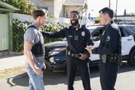 All Rise - Die Richterin – (v.l.n.r.) Mark Callan (Wilson Bethel); Deputy Douglas (Ahmad Dugas); Sergeant Phillips (Tripp Pickell)