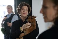 Tatort – Klea Duka (Elda Sorra, l) im Gespräch mit Ira Klasnić (Alessija Lause, r).