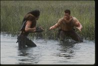 Cyborg – Furman Vux (Blaise Loong, l.), Gibson Rickenbacker (Jean-Claude Van Damme, r.)