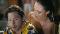 Swinger - Komm spiel mit uns – L-R: Mark Hughes (Jackson Davis), Rachel (Madison McKinley)