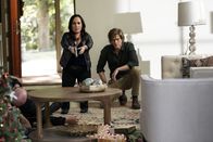 MacGyver – Matty Weber (Meredith Eaton, l.); MacGyver (Lucas Till, r.)