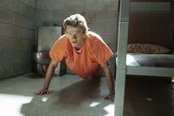 MacGyver – Verdeckt als Insasse eines Hochsicherheitsgefängnisses versucht MacGyver (Lucas Till), gemeinsam mit Drogenbaron El Noche, aus dem Knast auszubrechen, um ihn anschlieﬂend zu seinem Kartell zu verfolgen und dieses auffliegen zu lassen.