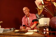 Aufgetischt vor 10 – Der Designer, Florist und "Alles Verschönerer" Markus Nußbaumer in seinem Geschäft Rosenrot & Allerlei im Oberdorf von Dornbirn.