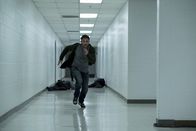 Venom – Eddie (Tom Hardy) sucht sein Heil mal wieder in der Flucht.