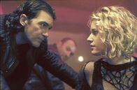 Femme Fatale – Werden sich Nicolas (Antonio Banderas) und Laura Ash (Rebecca Romjin-Stamos) einig?