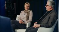 Servus Baby – Mel (Genija Rykova) und Prof. Dr. Blume (Johannes Silberschneider).