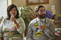 Baskets – Nicole (Ellen D. Williams, l.); Dale Baskets (Zach Galifianakis, r.)