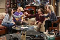 The Big Bang Theory – (v.li.) Mayim Bialik (Amy Farrah Fowler), Jim Parsons (Sheldon Cooper), Johnny Galecki (Leonard Hofstadter), Kaley Cuoco (Penny).