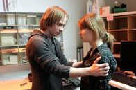 Tatort – Sven (David Halina) ist Nadines (Anna Bullard) Freund. Er weiß mit ihrem strengen Tennis-Karriereplan umzugehen.
