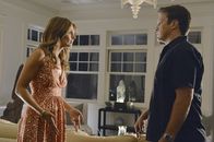 Castle – Eigentlich hatten sich Castle (Nathan Fillion, r.) und Beckett (Stana Katic, l.) ihr romantisches Wochenende in den Hamptons etwas anders vorgestellt ...