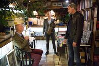 SOKO Wien – Werner Flick (Michael Schönborn, l.) gesteht Gruppeninspektorin Penny Lanz (Lilian Klebow) und Major Carl Ribarski (Stefan Jürgens, r.), dass er sich an Berger rächen wollte.