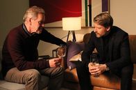 Weingut Wader - Die Erbschaft – Der raffinierte Bruno (Jürgen Heinrich, li.) möchte seinen Neffen Matthias (Max von Pufendorf) zum Verkauf überreden.