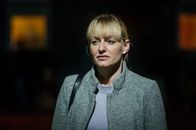 Safe House – Polizistin Becky (Christine Tremarco) ist auf der Spur von Michael.