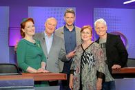 Meister des Alltags – Moderator Florian Weber stellt in seinem Wissensquiz die Alltagstauglichkeit seiner prominenten Kandidaten auf die Probe. „Meister des Alltags“ spendet seinen Gewinn einem guten Zweck. v.li.: Enie van de Meiklokjes, Bodo Bach, Florian Weber, Alice Hoffmann und Guido Cantz.