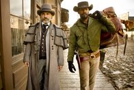 Django Unchained – Manch einer hätte den Mund nicht so voll genommen, wenn er geahnt hätte, dass der belesene Dr. King Schultz (Christoph Waltz, l.) und Ex-Sklave Django (Jamie Foxx, r.) exzellent mit diversen Waffen umzugehen verstehen ...