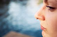 Kids – Emma erklärt, wie sich Liebeskummer bei ihr anfühlt und wie sie einen Umgang mit ihrem Schmerz gefunden hat.