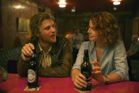 Beast – Pascal (Johnny Flynn) und Moll (Jessie Buckley)