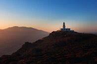 Mykonos - Super Paradise – Der Leuchtturm von Armenistis auf der Insel Ikaria bei Sonnenuntergang