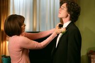 The Middle – Frankie (Patricia Heaton, l.); Axl (Charlie McDermott, r.)