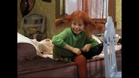 Astrid Lindgren:: Pippi Langstrumpf – An einem Morgen kurz vor Weihnachten freut sich Pippi Langstrumpf (Inger Nilsson) über den ersten Schnee.
