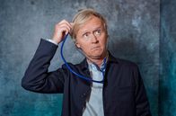 Gute Unterhaltung – Pierre M. Krause moderiert durch den Abend und freut sich auf interessante Gespräche mit seinen Gästen Pinar Atalay & Tobi Schlegl in "Gute Unterhaltung". Heute mit dem Thema "Gute Gesundheit".