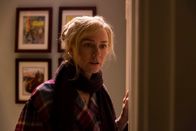 Shut In – Mary (Naomi Watts) schaut besorgt nach Waisenkind Tom (Jacob Tremblay).