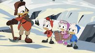 DuckTales – "Disneys DuckTales", "Das trügerische Geheimnis des Mount Neverrest." Die Gang besucht den Mount Neverrest, den Dagobert vor über 70 Jahren vergeblich zu besteigen gedachte. Nun will er es sich und der Welt endlich beweisen, dass er es bis zum Gipfel schaffen kann. Die Motivationen der Kinder variieren, während sich Quack von einem windigen Händler einreden lässt, er müsse sich gegen das gefürchtete "Schneefieber" mit allerlei Utensilien wappnen.