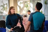 Bump – Angie Davis (Claudia Karvan, l.); Matias Hernandez (Ricardo Scheihing Vasquez, r.)