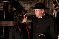 Father Brown – Father Brown (Mark Williams) gelingt es im letzten Moment zusammen mit Marianne Delacroix (Gina Bramhill) Flambeau aus den Fängen eines Gangsters zu befreien.
