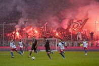 Inside Ultras - Mehr als Fußball – Die Welt der Ultras ist genauso faszinierend wie unzugänglich: Sie sorgen für farbenfrohe Stimmung in den Stadien und stehen bedingungslos hinter ihrem Verein - zur Not auch radikal.
