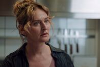 Neumatt – Neumatt Staffel 2 2022 Produktion: Zodiac Pictures Ltd Regie: Andrea Štaka & Christian Johannes Koch Buch: Marianne Wendt, Christian Schiller, Luisa Ricar, Ruth Rehmet, Rahel Grunder Folge 8 Hauptmotiv 2 Retterin in der Not? Rachel Braunschweig als Katharina Wyss