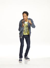 Community – (2. Staffel) - Mit in der Lerngruppe: der etwas schräge Abed Nadir (Danny Pudi) ...