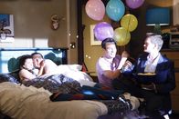 How I Met Your Mother – Lily (Alyson Hannigan, l.) und Marshall (Jason Segel, 2.v.l.) haben einen Doppelgänger von Barney entdeckt und wollen nun ein Baby zeugen. Doch Ted (Josh Radnor, 2.v.r.), Barney (Neil Patrick Harris, r.) und Robin sind irgendwie immer mit von der Partie ...