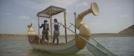 Theodosia – Maya (l. Julie Lamberton) und Theo (r. Eloise Little) hat es samt Barke nach Ägypten verschlagen.