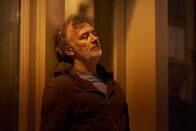 Conversations with Friends – Der alleinlebende Vater Dennis (Tommy Tiernan) ist am Ende. Verwahrlost streift er durch die Stadt auf der Suche nach dem nächsten Drink, bis ihm eine peinliche Begegnung die Augen öffnet.
