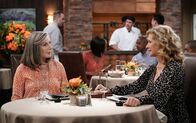 Last Man Standing – Bonnie (Susan Sullivan, l.); Vanessa Baxter (Nancy Travis, r.)