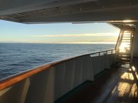 Verrückt nach Meer – Das Kreuzfahrtschiff "Grand Lady" überquert den Atlantik, auf dem Rückweg von Kanada nach Europa, nachdem in 44 Tagen verschiedene Reiseziele an der Ostküste Kanadas und der USA besucht wurden.
