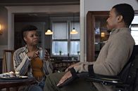 Lincoln Rhyme: Der Knochenjäger – Claire (Roslyn Ruff, l.); Lincoln Rhyme (Russell Hornsby, r.)