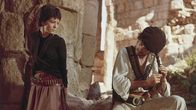 Zwei Compañeros – Zwei Compañeros Gemeinsam für Mexiko: Iris Berben als Lola, Thomas Milian als «der Baske» Copyright: SRF/BetaFilm