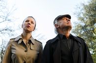 Rentnercops – Vicky (Katja Danowski, l.) und Edwin (Tilo Prückner, r.) recherchieren im Fall des verschwundenen Alexander Drack.