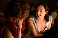 Tod auf dem Nil – L-R: Jacqueline De Bellefort (Emma Mackey), Linnet Ridgeway (Gal Gadot)