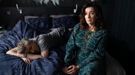 Kin – Frank Kinsella (Aidan Gillen) und Bridget Goggins (Maria Doyle Kennedy)