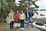 Das Traumschiff – In Schweden angekommen macht Max Parger (Florian Silbereisen, r.) ernst: Zusammen mit Martin Grimm (Daniel Morgenroth, l.) , Hanna Liebhold (Barbara Wussow, 2.v.l.) und Dr. Jessica Delgado (Collien Ulmen-Fernandes, 2.v.r.) geht es in die Wildnis zum Teambuilding.