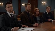 Bull – (v.l.n.r.) Benny Colón (Freddy Rodriguez); Miles McConnell (Jay Wilkison); Elizabeth McConnell (Hani Furstenberg); Dr. Jason Bull (Michael Weatherly)