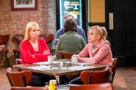 Mom – Jaime Pressly (Jill), Anna Faris (Christy).