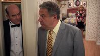 The Goldbergs – Bill Lewis (David Koechner, l.); Murray Goldberg (Jeff Garlin, r.)