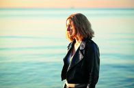 Das Wunder im Meer von Sargasso – Elisabeth (Angeliki Papoulia) war eine erfolgreiche Polizistin, bevor sie in den kleinen Ort im Westen Griechenlands strafversetzt wurde.