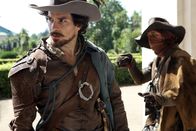 Die Musketiere – Aramis (Santiago Cabrera, l.); Marsac (JJ Feild, r.)