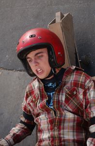 Malcolm mittendrin – Malcolm (Frankie Muniz) muss feststellen, dass Stevie der Straßen-Rodler König ist ...